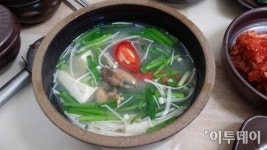 [문기자의 맛 이야기] 담치마을, 자연산 홍합 섭을 찾아서