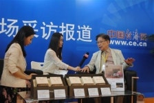 [포토][2014 중국식품박람회]중국언론 인터뷰하는 (주)명신 이향우 이사