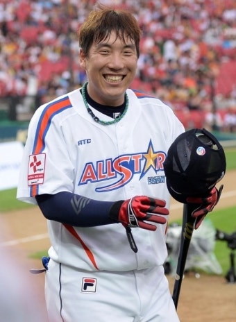 김현수, 올스타전 홈런 레이스 1위…번트왕 손아섭, 퍼펙트 피처는 이동현