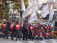 파업, 농성에 CEO 고발까지…이통3사, 노사 갈등 몸살