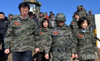 [포토]흑룡부대 방문한 정의당 천호선 대표와 심상정 원내대표