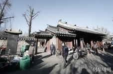 [장세영의 서울 숨은그림찾기] 없는 게 없는 과거로의 시간여행  동묘 벼룩시장