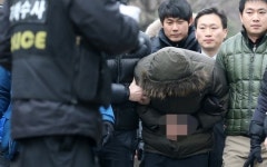 [포토] 현장검증 위해 자신의 아파트로 들어가는 서초 세모녀 살해 피의자