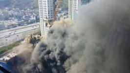 [속보]분당 화재, 정자역 인근 공사장서 큰 불…진화 작업 중