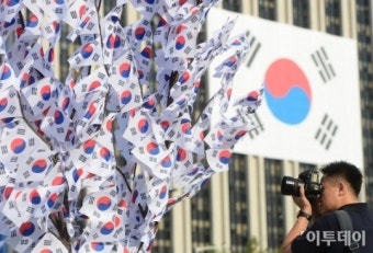 [포토]'광화문 광장 태극기 물결'
