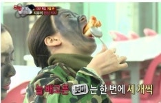 ‘에이핑크’ 윤보미 시구 대박, 먹방은 더 대박… ‘떡볶이 먹방’ 화제