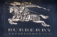 글로벌 명품업계, ‘럭셔리’ 명성 되찾겠다…일본과 제조·판매 라이선스 속속 중단