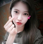 다이아 예빈, 이국적 미모 뽐내… 손하트 ‘귀여워’