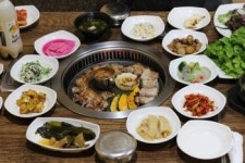 제주도 성산일출봉의 자연경관과 함께 맛보는 제주 흑돼지구이
