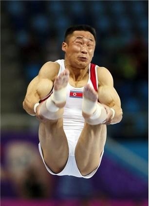 필리핀 체조 영웅, 카를로스 율로가 2024 파리 올림픽서 두 번의 금메달 획득결과 필리핀 올림픽 역사상 최초 2관왕 달성!