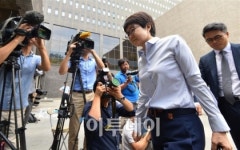 [포토] 검찰청 들어서는 박수환 뉴스컴 대표 할 말 없습니다