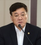 정만기 산업 1차관 “기업 구조조정 정부가 나서면 선무당 사람 잡는 격”