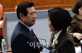 [포토] 박영선 의원 발언이 언짢은 한광옥 비서실장