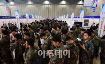 [포토] 북적이는 전역예정장병 취업박람회장