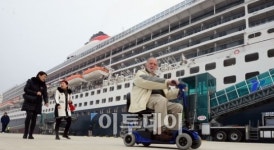 [포토] 전동카트 타고 한국구경