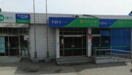 경산 자인농협에 권총강도…돈자루 들고 달아나 ‘우리 말 서툴러 외국인 가능성’