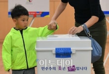 [포토] '투표란 이런것이구나'