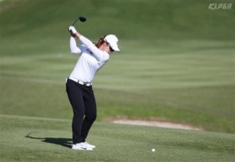 [KLPGA]1.조정민 -9, 2.김지영2-이지현2-박지영, 6.이소영 -6, 53.고진영 E, 65.김민선5 +1...E1 채리티 2R 성적