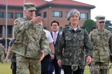 강경화, 美 2사단 방문 “한미동맹, 중대 기로 놓여 있어”