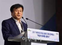 [포토] 축사하는 이진복 정무위원장
