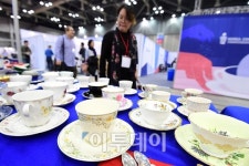 [포토] 찻잔이 예쁘네