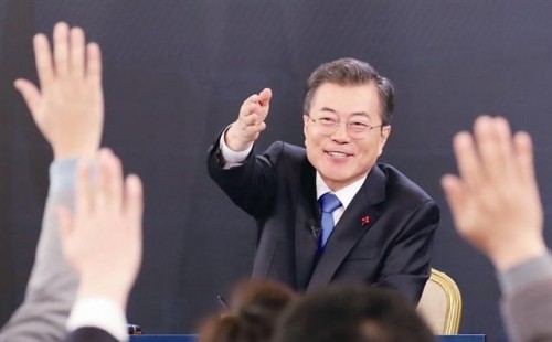 대통령, 취임 30일 맞아 타운홀 미팅 형식의 기자회견 개최