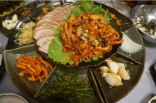 2TV 저녁 생생정보 문전성시의 비밀, 낙지족발 맛집 주상유황족·100 해신탕 세트 맛집 산골에…위치는?