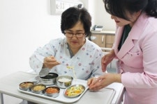 사랑플러스병원, 뼈 건강에 좋은 새싹땅콩 식단 제공