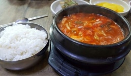 2TV 저녁 생생정보 리얼가왕, 3000원 순두부찌개 백반 전주식당·9900원 돼지고기 5종+우삼겹 무한리필 통큰통삼…위치는?
