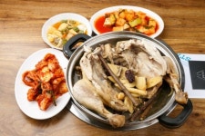 2TV 저녁 생생정보 전설의 맛, 24년 전통 대왕 닭백숙 맛집 충남식당·41년 전통 소꼬리찜 맛집 선미정…위치는?