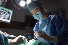 수면임플란트 치료, 구강악안면외과 전문의에게 문의해야