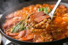 2TV 저녁 생생정보 7전 8기 부자의 탄생, 활어 아귀 수육 맛집 복미아구찜·고기 덮인 부대찌개 맛집 최서방부대찌개…위치는?