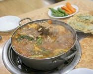 생생정보 전설의 맛, 35년 전통 산더미 우거지 뼈다귀탕 맛집 원조이화감자국·59년 전통 춘천 숯불 닭갈비 맛집 원조숯불닭불고기... 