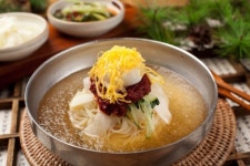 생활의 달인 부산 밀면 1세대 달인, 한결 같은 맛 내는 양념장의 비법은?