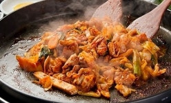 생방송 투데이 오늘방송맛집 - #맛스타그램, 46가지 재료로 완성한 장인의 무쇠닭갈비 맛집 춘○○○○○○…대박 비결은?