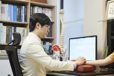 늘어나는 척추디스크 환자, 수술만이 정답?