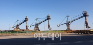 [철강코리아 No1 ①] 1.6㎞ 컨베이어벨트가 철광석 나르고, 세계 유일 밀폐돔이 보관