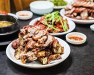 2TV 저녁 생생정보 전설의 맛, 36년 전통 자연 담은 산채정식 맛집 수○○○·43년 전통 튀김족발 맛집 홍○○○