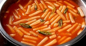 생방송 투데이 오늘방송맛집 - 인생 분식, 언제나 사랑으로 27년 마늘 떡볶이 맛집 웰○○○…인기 비결은?