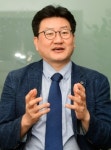 [코로나19를 넘어 점프코리아] 윤덕환 이사 “언택트에 스민 사람들의 욕망 읽어야”