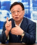 [코로나19를 넘어 점프코리아] 김익성 명예회장 “유통 온·오프 공존 옴니채널로 가야”
