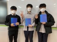 디지털 사이니지 전문기업 ㈜시스메이트, 율촌중학교에 도서 기증