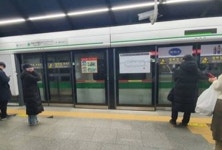 구로디지털단지역, 13분 가량 운행 중단… 강한 바람에 ‘이것’ 발생