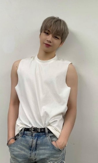 강다니엘 소속사, 실검 오른 이유…1인 기획사 ‘복지’ 어디까지?