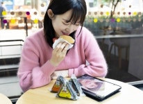 “단짠단짠 요정사부터 을지로 탁사장까지” CU, 업계 최초 유튜브·인스타그램 100만 돌파