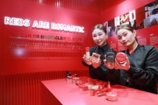 “돌아온 색조 화장품”···롯데百, ‘발렌티노 뷰티’가 선택한 럭셔리 뷰티 성지