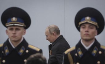 푸틴, 우크라 침공을 나치즘 대항으로 왜곡...군국화로 얼룩진 전승절