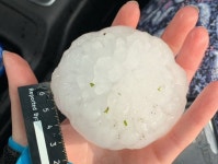 [랜선핫이슈] 야구공만 한 초대형 우박·놀이터에 텐트 말린 주민·“감자튀김 식었다”고 직원에 총 쏴