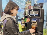 후발주자의 역발상 “우린 내린다”…오뚜기 쫄면·CU 겟커피 ‘가격 인하’