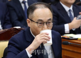 [포토] 선서하는 이원석 검찰총장